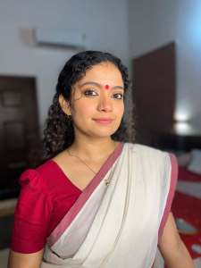 anna-ben-in-red-simple-kara-set-and-mundu-kerala-traditional-dress-and-makeup-pics-001