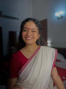 anna-ben-in-red-simple-kara-set-and-mundu-kerala-traditional-dress-and-makeup-pics-002