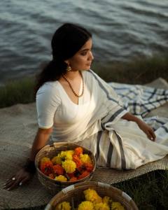 anna-ben-in-set-saree-outfit-style-photos-005
