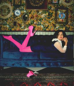 anna-ben-latest-photos-in-black-top-with-pink-heels-002