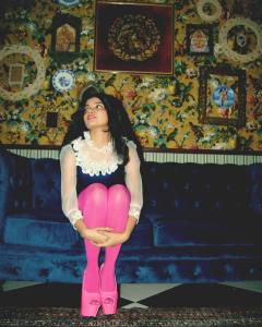 anna-ben-latest-photos-in-black-top-with-pink-heels-007