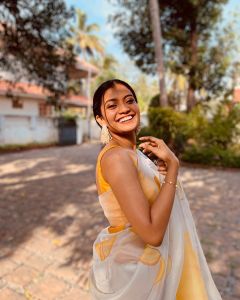 anna ben new saree photos-001