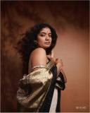 actress-anna-ben-latest-photos-in-silk-saree-004