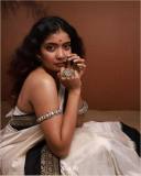 actress-anna-ben-latest-photos-in-silk-saree