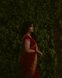 anna-ben-in-red-pattu-saree-photos-004