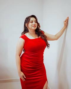 actress-lichi-new-photos-in-red-gown-002