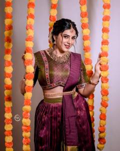 anna-rajan-in-dhavani-set-photoshoot-001