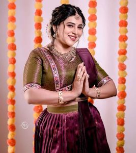 anna-rajan-in-dhavani-set-photoshoot