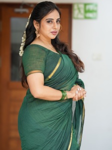 anna-rajan-in-green-saree-images-004