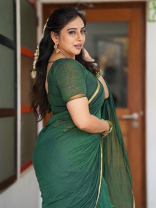 anna-rajan-in-green-saree-images-005