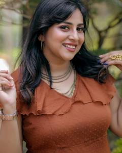 anna-rajan-in-short-dress-photos-001