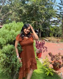 anna-rajan-in-short-dress-photos-002