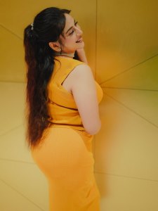 anna-rajan-in-yellow-sleevless-trending-style-dress-photos-001