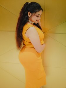 anna-rajan-in-yellow-sleevless-trending-style-dress-photos-003