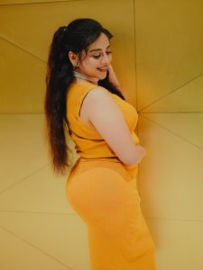 anna-rajan-in-yellow-sleevless-trending-style-dress-photos-006