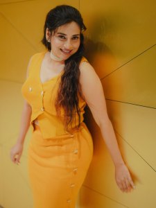 anna-rajan-in-yellow-sleevless-trending-style-dress-photos-008