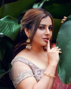 anna-reshma-rajan-hot-look-in-pink-saree-001