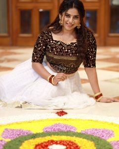 anna-reshma-rajan-in-black-top-and-white-skirt