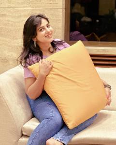 anna-reshma-rajan-in-jeans-and-top-photos-006