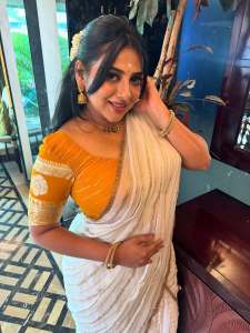 anna-reshma-rajan-latest-photos-in-trending-fashion-001