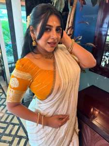 anna-reshma-rajan-latest-photos-in-trending-fashion-005