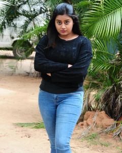 ansiba-hassan-in-black-full-sleeve-top-and-jeans-photoshoot-002