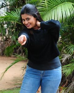 ansiba-hassan-in-black-full-sleeve-top-and-jeans-photoshoot-005