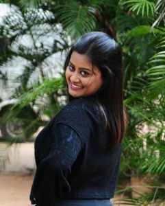 ansiba-hassan-in-black-full-sleeve-top-and-jeans-photoshoot-006