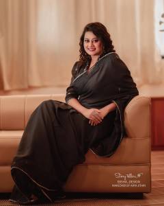 ansiba-hassan-in-black-saree-images-001