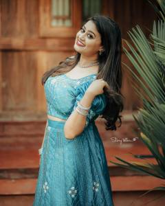 ansiba-hassan-in-black-saree-photoshoot-005