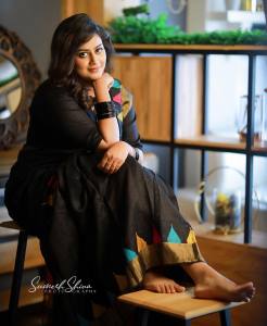 ansiba-hassan-in-black-saree-photoshoot-024