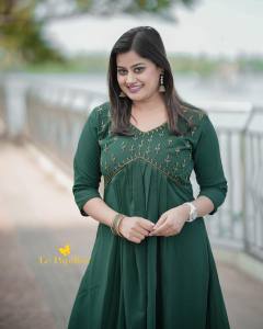 ansiba-hassan-in-green-long-top-photos-001