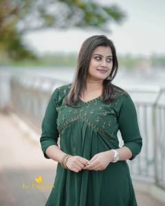 ansiba-hassan-in-green-long-top-photos-003
