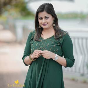 ansiba-hassan-in-green-long-top-photos-007