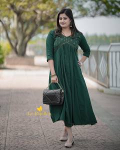 ansiba-hassan-in-green-long-top-photos