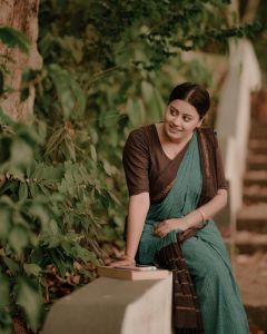 ansiba-hassan-in-saree-photoshoot-003