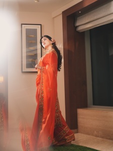 actress-anu-emmanuel-in-raw-mango-colour-saree-photos-002