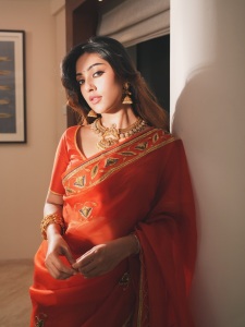 actress-anu-emmanuel-in-raw-mango-colour-saree-photos-003