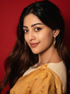 actress-anu-emmanuel-in-raw-mango-colour-saree-photos-008