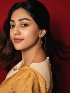 actress-anu-emmanuel-in-raw-mango-colour-saree-photos-011