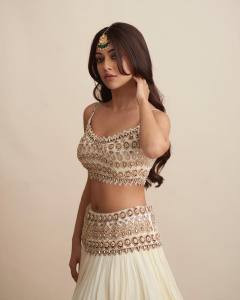 anu-emmanuel-wearing-lehenga-photos-001