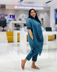 actress-anumol-beautiful-images-in-blue-dress-005