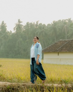 actress-anumol-different-look-photos-001
