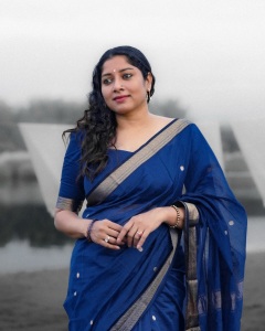 actress-anumol-in-blue-cotton-saree-photos-004
