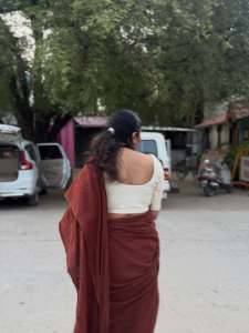 actress-anumol-in-brown-cotton-saree-with-contrast-blouse-ideas-photos-002