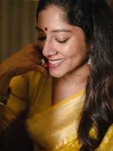 actress-anumol-in-mango-yellow-colour-saree-photos-001
