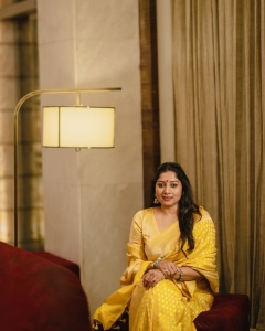 actress-anumol-in-mango-yellow-colour-saree-photos-004
