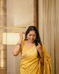 actress-anumol-in-mango-yellow-colour-saree-photos-010