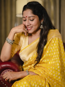 actress-anumol-in-mango-yellow-colour-saree-photos-012