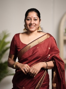 actress-anumol-in-maroon-colour-saree-images-001